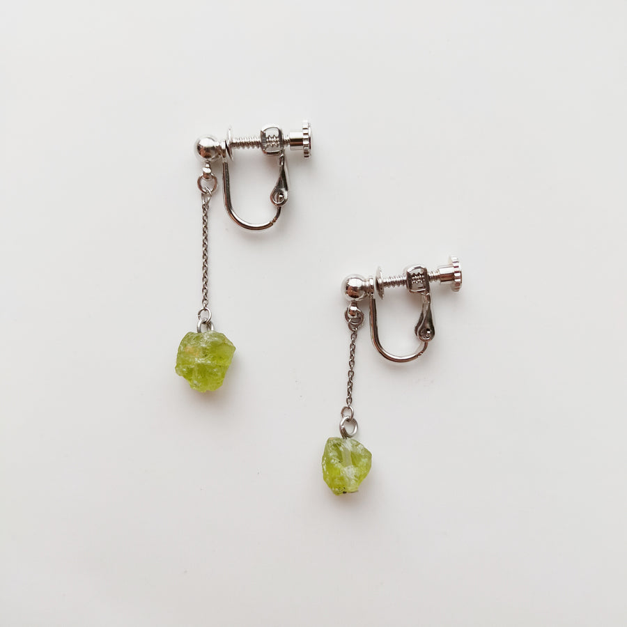 Peridot Chain Pierces / Earrings (SILVER)