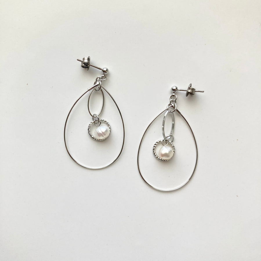 Round Motif and Water Pearl Pierces / Earrings